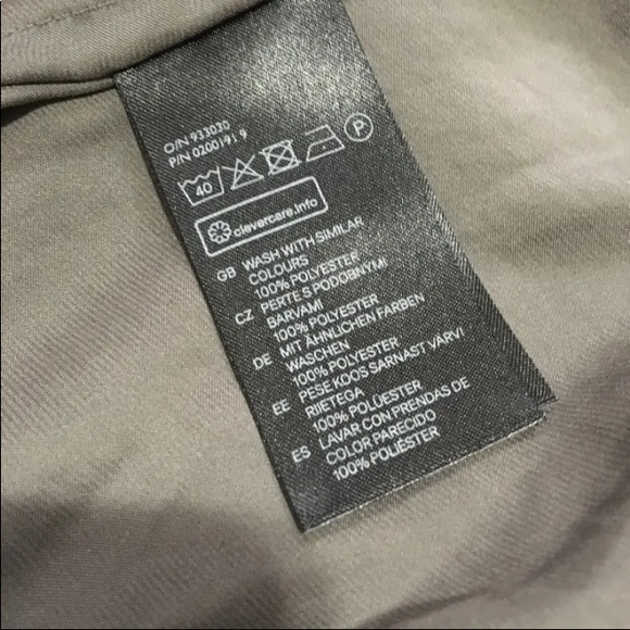 H&M tuxedo style blouse - Picture 3 of 6